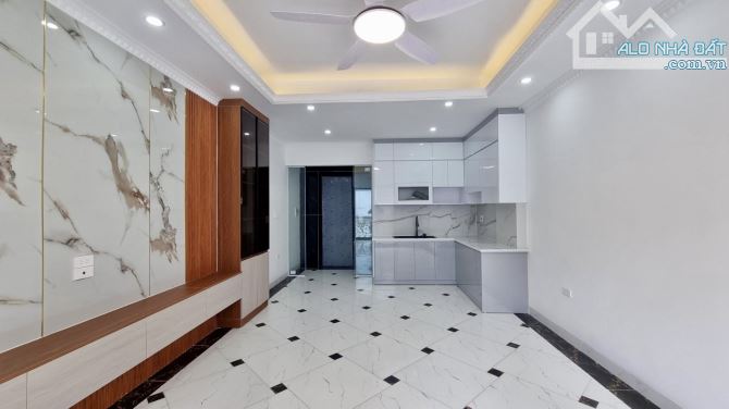 Bán nhà Giang Biên 5 tầng 45m mới đẹp, oto đỗ cửa giá 7 tỷ hơn - 4