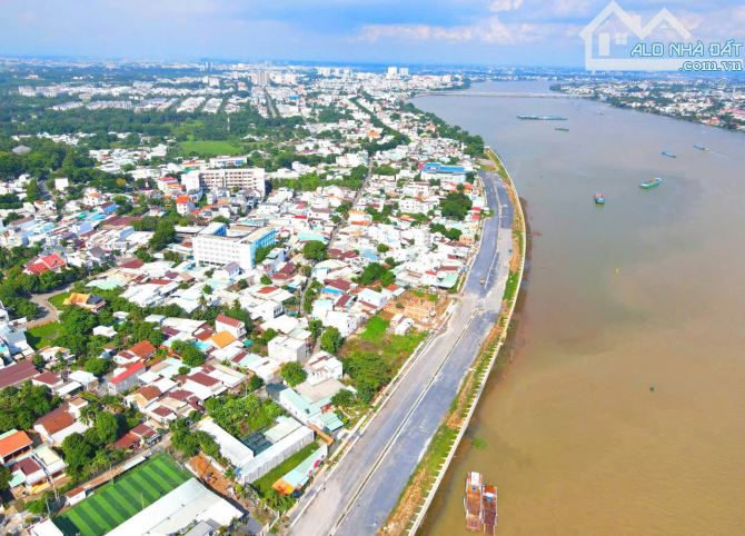 Giá ngộp.. 8 tỷ. Bán đất mặt tiền đường nhựa phường Bửu Long,BH. 8,5x42 373m. SHR - 4