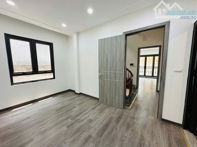 Chỉ ~6.6 Tỷ! Nhà phân lô Hồ Tùng Mậu. DT 35m2* 5 Tầng* MT siêu rộng. Ngõ thông* Sát phố - 4