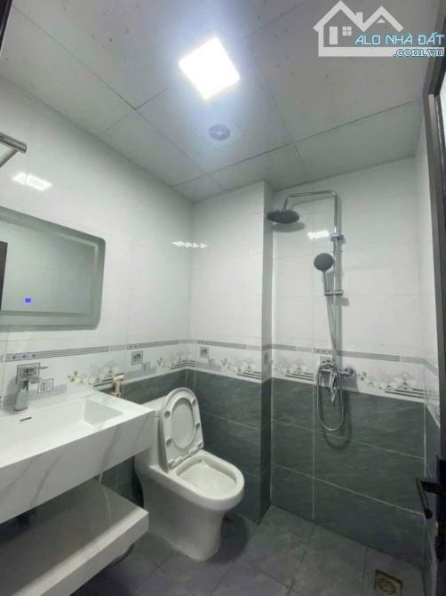 NHÀ ĐẸP PHỐ XỐM - 5 TẦNG Ô TÔ TRÁNH - CHỈ HƠN 5 TỶ - 5