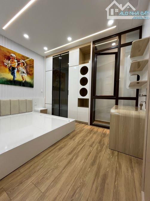 Bán căn nhà 46m tái định cư cây đa - đằng giang ngô quyền  Diện tích :46m ngang 4m x 5 tần - 5