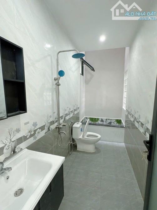 NHÀ LẦU MẶT TIỀN KINH DOANH NGAY CẠNH TÂN PHONG - 5