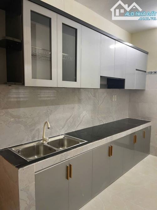 Bán Nhà Hóc Môn : 1 trệt - 1 lầu ( 5x11m ) - 3PN - 3WC - SHR . Giá 1 tỷ 750 - 5