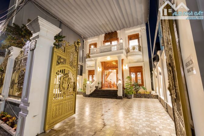Mình cần bán căn biệt thự siêu đẹp nội thất toàn bộ bằng gỗ có hồ bơi khu lạc Long quân - 5