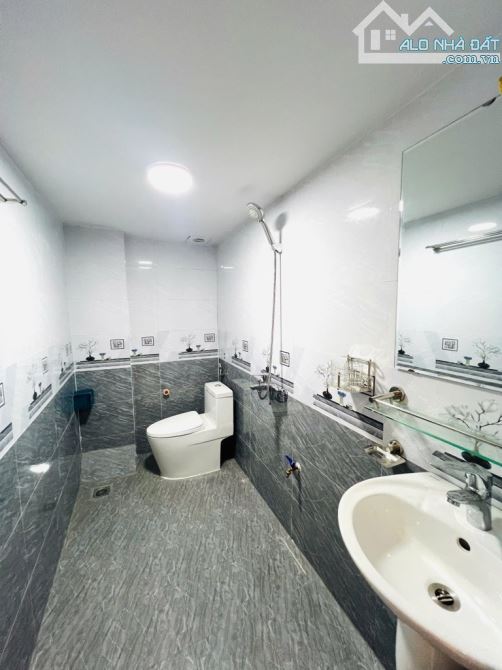NHÀ PHỐ LỤA CON ĐƯỜNG NỔI TIẾNG - NHÀ MỚI Ở NGAY - LÔ GÓC THOÁNG SÁNG - NỘI THẤT XỊN SÒ - 5