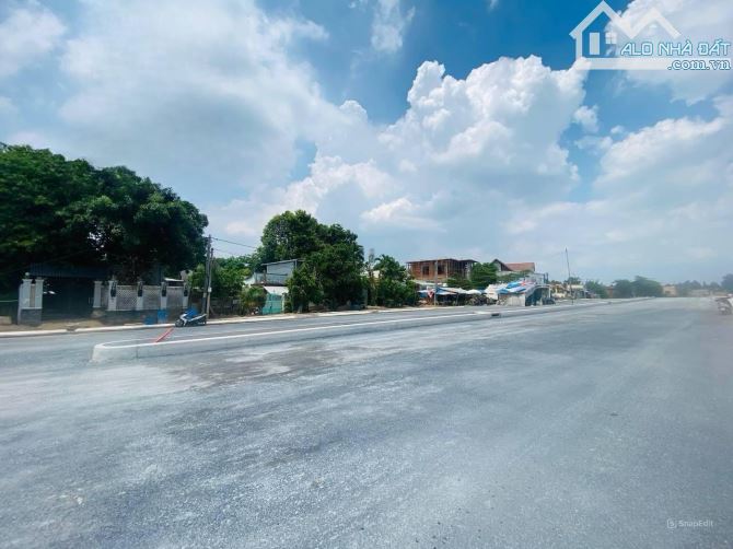 Giá ngộp.. 8 tỷ. Bán đất mặt tiền đường nhựa phường Bửu Long,BH. 8,5x42 373m. SHR - 5