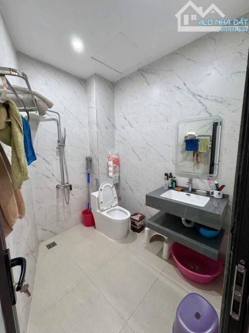 Nhà đẹp ở ngay Thịnh Quang Đống Đa. Sổ 31m, 5 tầng MT4m Giá 7 tỷ - 5