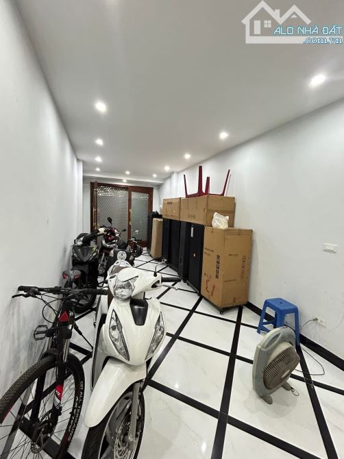 Mặt phố Mai Anh Tuấn - View hồ Hoàng Cầu - 45m*6T - 18.3 Tỷ - Không đăng ảo - 6