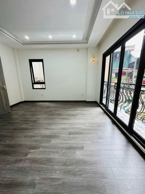 Chỉ ~6.6 Tỷ! Nhà phân lô Hồ Tùng Mậu. DT 35m2* 5 Tầng* MT siêu rộng. Ngõ thông* Sát phố - 6
