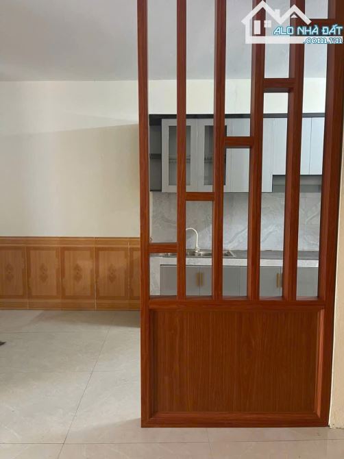 Bán Nhà Hóc Môn : 1 trệt - 1 lầu ( 5x11m ) - 3PN - 3WC - SHR . Giá 1 tỷ 750 - 8