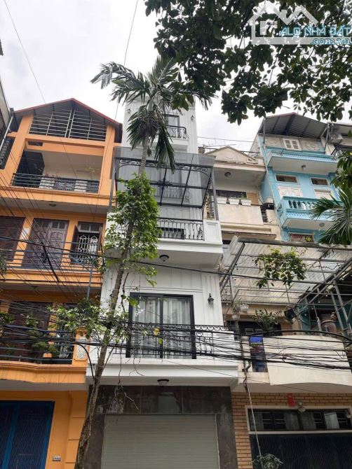 Nhà đẹp ở ngay Ngọc Khánh Ba Đình. Sổ A4 51m, 5 tầng MT3m5 Giá 15 tỷ Ngõ ô tô tránh