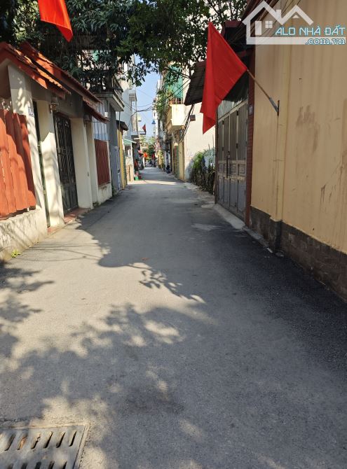Bán đất Đông Mỹ, Thanh Trì, 57m2, đường thông, ô tô vào đất, giá 4,4 tỷ