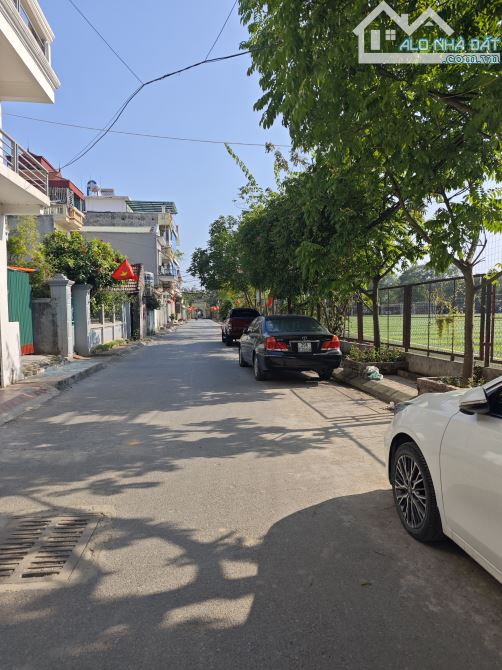 Bán đất Đông Mỹ, Thanh Trì, 65m2, ô tô vào đất, sổ đẹp giá hơn 4 tỷ