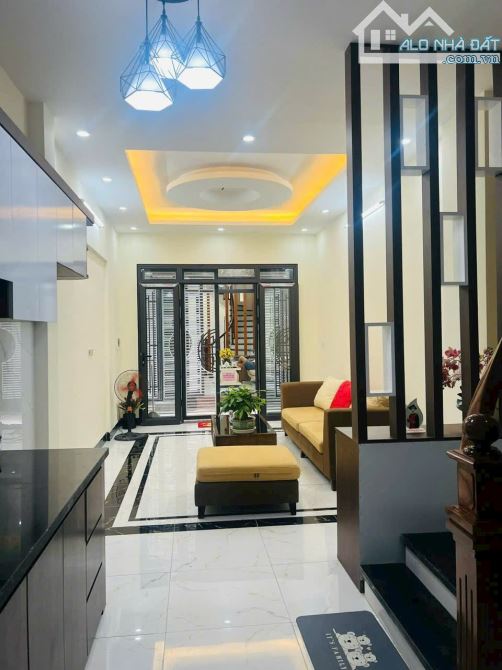 BÁN NHÀ PHỐ VIỆT HƯNG LONG BIÊN 6.2 tỷ 40m 5 tầng MT 4m Ô Tô KD gần Big C