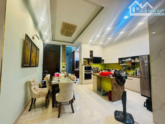 KDC Cổng 2 sân bay Biên Hoà.Quang Vinh.Nhà 1T2L 6x24m 145m sổ riêng. Đường 8m. Giá 10,8 tỷ