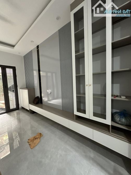 Bán nhà văn quán hà đông ô tô lùi cửa tránh đỗ sát nhà DT45m2 giá hơn 11 tỷ