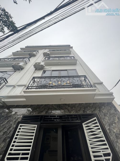 Ngõ thoáng, ngay sát Chợ, Nhà Văn Hóa. Gần Ngã Tư Lê Trọng Tấn - Tố Hữu. Giá nhỉnh 5 tỷ