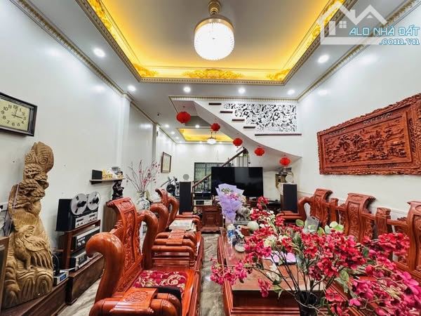Bán nhà phố Vip Thanh Xuân, Ô tô đỗ cửa, 50m², 4 tầng, full nội thất gỗ, giá chỉ 10 tỉ