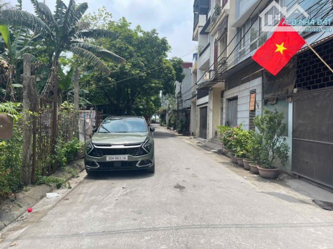 Bán nhà Thạch Bàn. Lô óc, dân xây, đường ô tô tránh