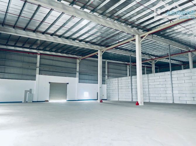 Cho thuê 2.400m2 kho/xưởng  xây mới trong Khu Công Nghiệp Bá Thiện.PCCC tự động.