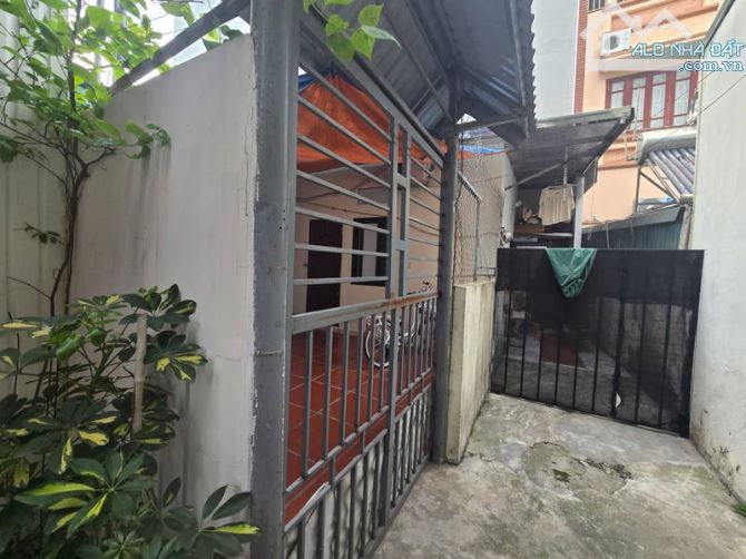 BÁN ĐẤT TẶNG NHÀ C4 TẠI ĐỨC DIỄN - 90 m2 MT 8.6 m -12.3 TỶ
