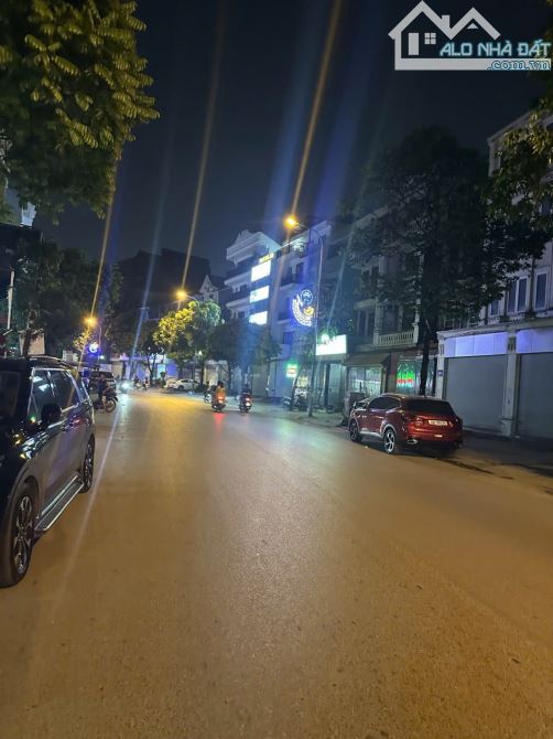 BÁN NHÀ TỔNG CỤC 5 PHÂN LÔ, Ô TÔ, VỈA HÈ, KINH DOANH, 67 M2, MT 5M, GIÁ 23,7 TỶ.