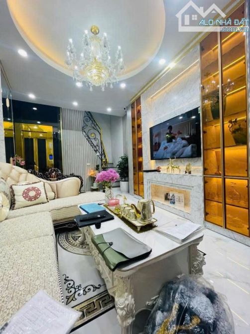 Hơn 8 tỷ sở hữu nhà đẹp thang máy vivu  👉Bán nhà Lương Đình Của Trung tâm Đống Đa