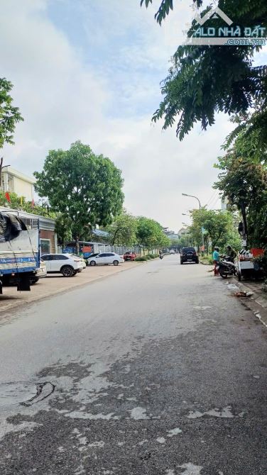 MẢNH ĐẤT VÀNG KĐG TỨ HIỆP, THANH TRÌ, 120M,MT10M, VỈA HÈ, Ô TÔ, XÂY TÒA NHÀ 7 TẦNG CỰC ĐẸP