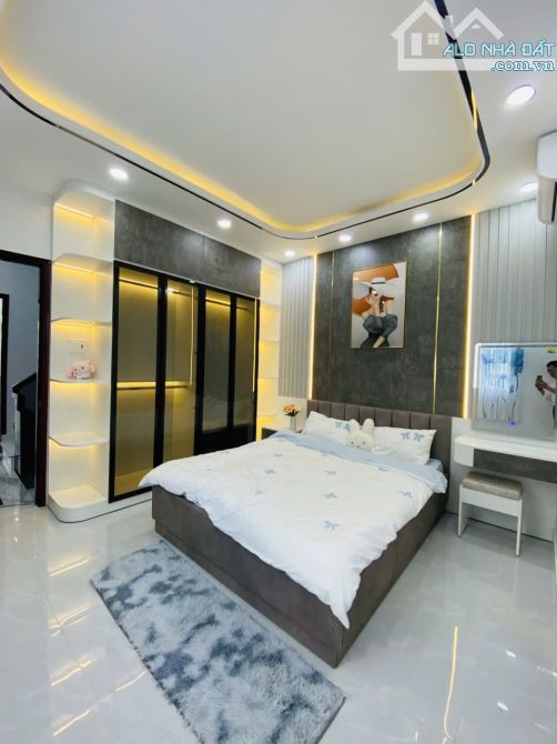 SIÊU PHẨM NHÀ CHUYÊN DÙNG 9 - PHÚ MỸ  - Q7.