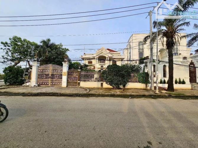 Biệt Thự Góc đường Trần Văn Giàu và Phạm Công Trứ, Cồn Khương, TP. Cần Thơ.