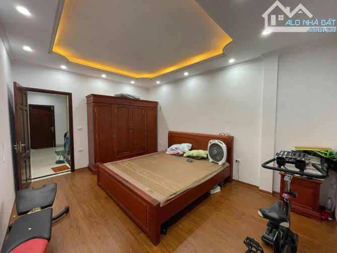 VỊ TRÍ VÀNG, NHÀ DÂN MỚI XÂY 6TẦNG, 63M, Ô TÔ TẢI ĐỖ CỬA, GẦN ROYAL CITY, THANH XUÂN