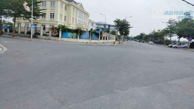 Bán nhà kim chung sát  khu đô thị Hinode, ngõ nông ô tô nhỏ  đỗ cửa 65m 3tầng chỉ hơn 5 tỷ