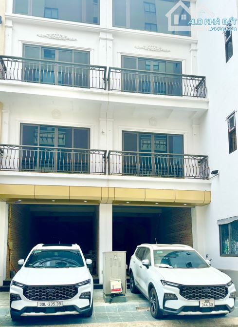 Cần bán gấp căn hộ dịch vụ phố Xuân Diệu Ô tô đỗ cửa, cách phố 30m tại Phường Quảng An, qu