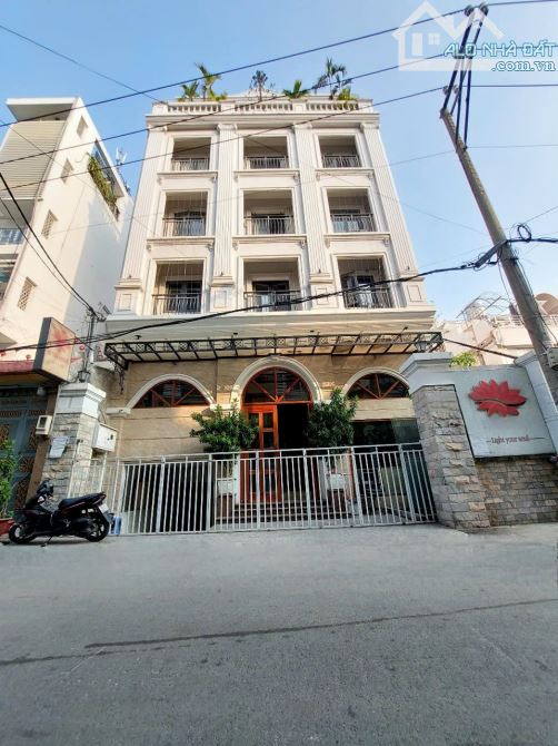 Bán gấp tòa nhà kế Vạn Hạnh Mall Quận 10 DT 10,5m x 21m 1 hầm 7 lầu cho thuê 200tr, 72 tỷ
