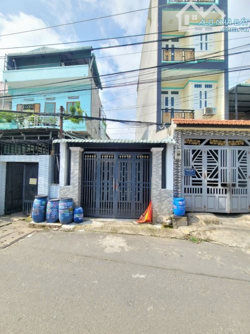 nhà cấp 4 gác lửng 67.8m2 3ty7 TL MT đường Phan Đăng Lưu p.Dĩ An