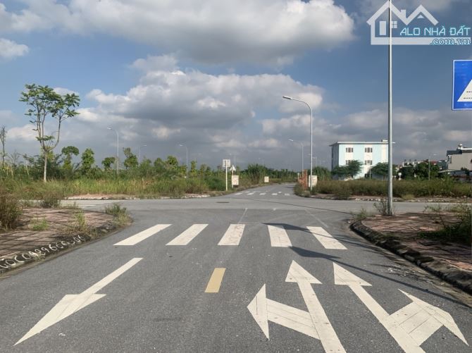 Bán 75m đất đấu giá Cự Khối dãy TT7, giá nhỉnh 14 tỷ, đường phân lô bàn cờ