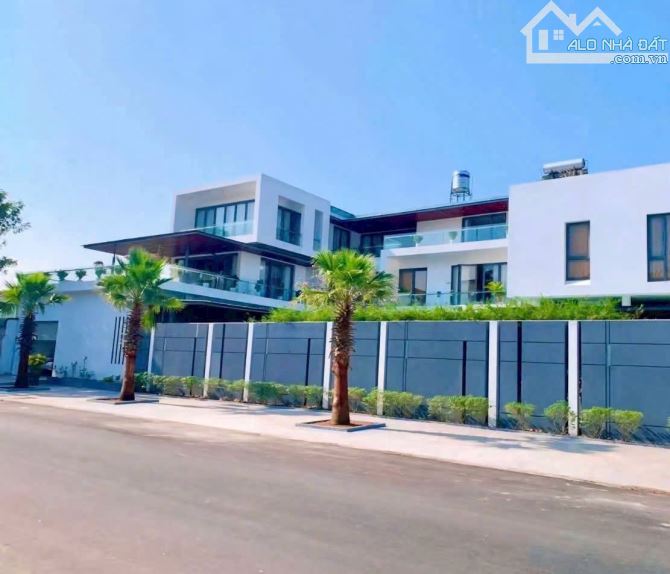 BÁN BIỆT THỰ CÓ HỒ BƠI 50 TỶ - ĐƯỜNG NGUYỄN HỮU CẦU- KHU BIỆT THỰ CỒN KHƯƠNG, TP CẦN THƠ.