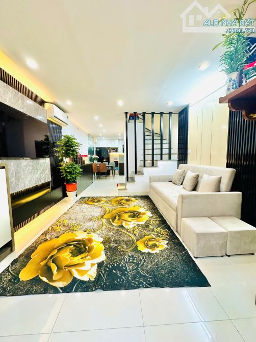 Phố Vĩnh Hưng, gần oto đỗ, gần chợ và các trường học, ngõ to rộng, DT 37m2, giá 2.95 tỷ