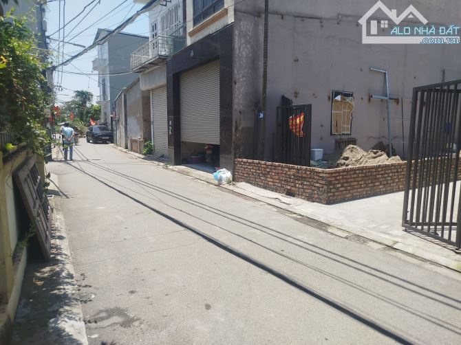HIẾM! Còn duy nhất một lô 43m2 đất Cổ Bi vị trí trung tâm hai mặt thoáng giá 3,7 tỷ