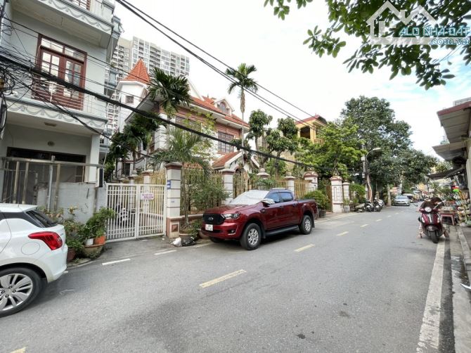 BÁN NHÀ 3 TẦNG MỚI TOANH TT TRÂU QUỲ- GIA LÂM