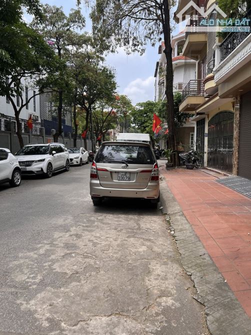 Bán liền kề, LK06 KĐT Đại Kim, 53m2, nhỉnh 17 tỷ, vỉa hè, oto tránh, rẻ.