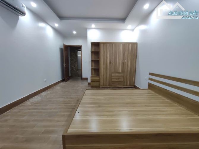 HIẾM ! MẢNH ĐẤT VÀNG MẶT PHỐ MINH KHAI 55M2, 4 TẦNG MT 4.2M, VỈA HÈ Ô TÔ TRÁNH, KINH DOANH