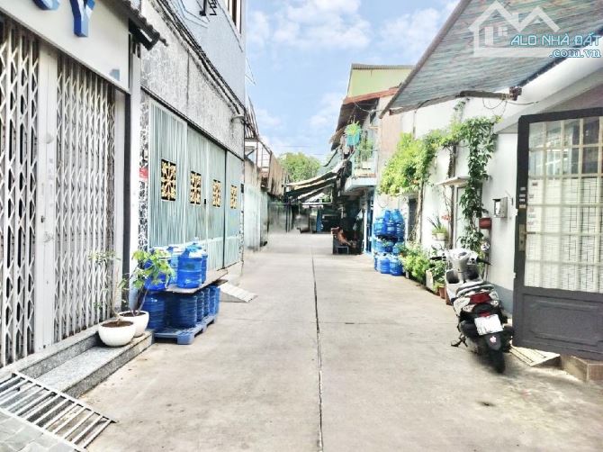 TÂN BÌNH -  Ô TÔ ĐỖ CỬA - SÁT MẶT TIỀN -  51M2 - 2 TẦNG BTCT - 5 TỶ HƠN