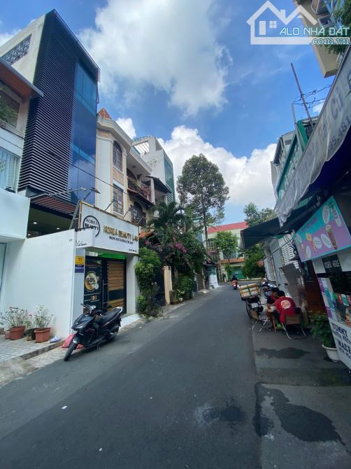 Biệt thự MT Nguyễn Thành Ý - DT: 7,2*16 - hầm, 4 tầng - 43 tỷ TL(Khan hiếm)