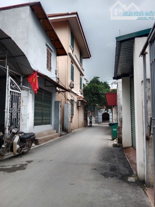 SIÊU PHẨM VÕNG LA - NGÕ THÔNG Ô TÔ - Ô TÔ VÀO - 1 NHÀ RA TỚI MẶT TRỤC CHÍNH KINH DOANH
