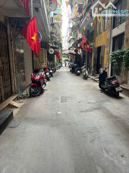 Bán Nhà Ngã Tư Sở - Oto - Kinh Doanh - 40m, 4 Tầng - Full Nội Thất. Chỉ 12.5 Tỷ.