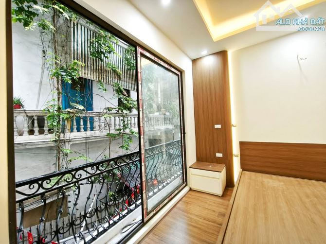 Lạc Long Quân - Nhà mới - 5 tầng thang máy - Nội thất xịn - 13.2 tỷ