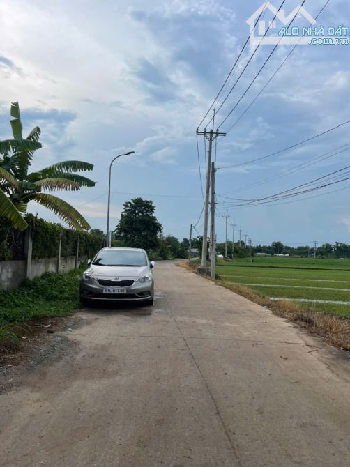 Bán lô đất mặt kênh đường xe hơi xã nhị bình, Huyện Hóc Môn, dt 1626m
