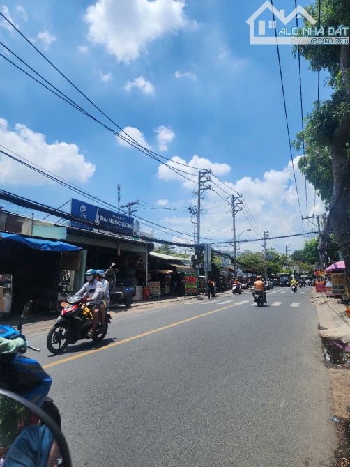MẶT TIỀN KINH DOANH NGAY TỈNH LỌ 10 VÀI BƯỚC QUA KHU SẦM UẤT TÊN LỬA DT 200M2 CHỈ 16 TỶ