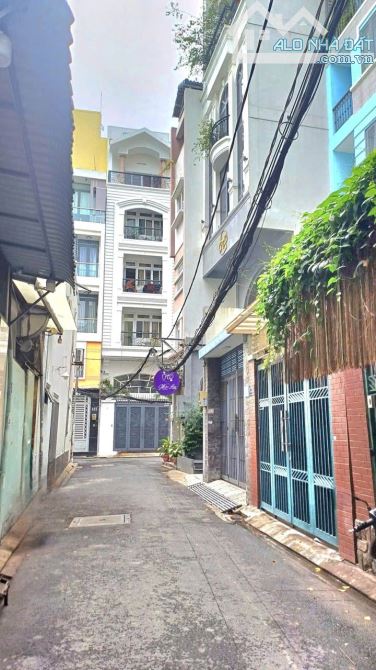 Giáp Q.1 - Khu ầm thực Phan Xích Long - HXH thông -  oto ngủ nhà - 140m2 - 4 tầng - 30 tỷ